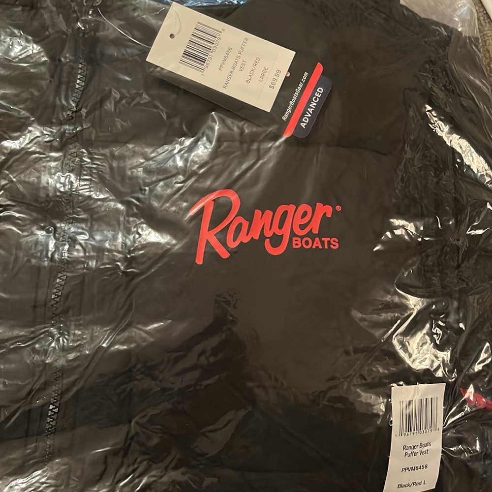 NWT Ranger Boats black/red vest size large